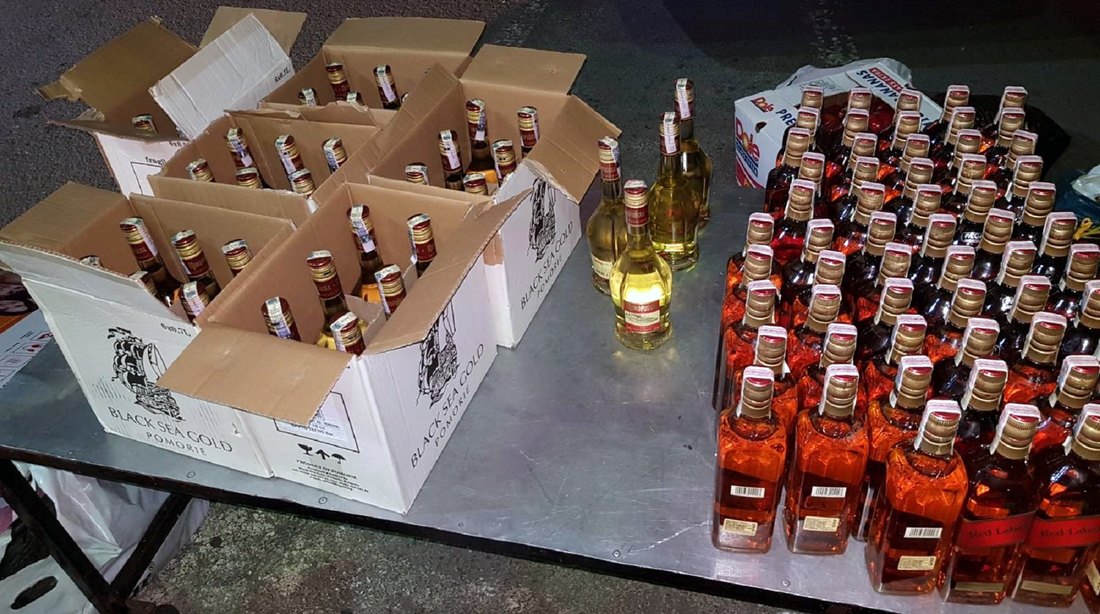 Prtljažnik turskih državljana pun rakije i viskija
