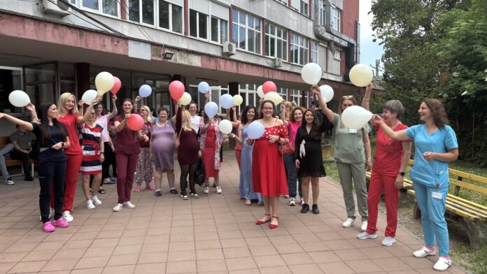 Prve prihvate bebu, prve uteše majku – u Nišu obeležen Svetski dan babica