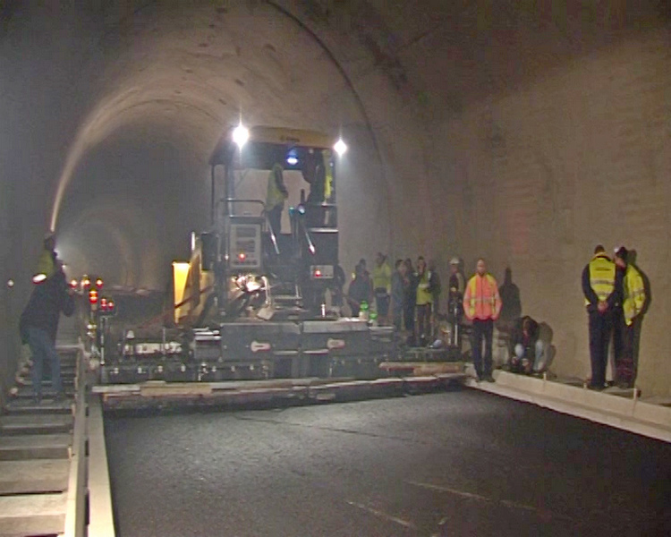 Prvi asfalt u tunelu Predejane