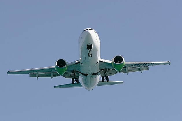 Prvi avion na međunarodnom letu sleteo na aerodrom Čenej