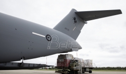 Prvi avioni sa humanitarnom pomoći i opremom za komunikaciju stigli na Tongu (VIDEO)