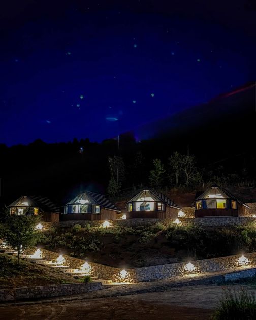 Prvi bio resort u Srbiji: Otkrijte magiju Keserskog brda i staklenih kućica pod zvezdama