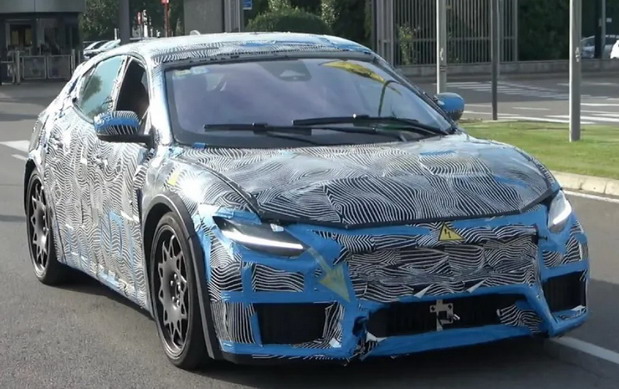Prvi električni Ferrari ipak stiže sledeće godine