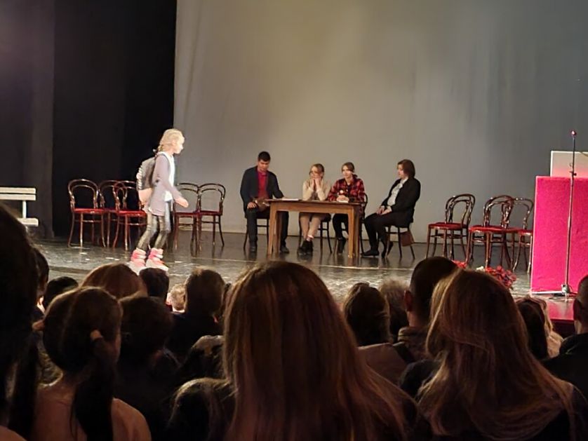 Prvi put u istoriji somborskog pozorišta na scenu stali slepi i slabovidi