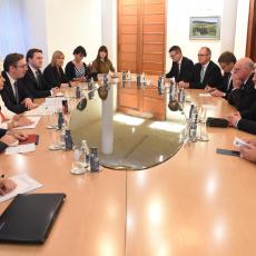 Prvi zvaničan susret: Vučić priredio večeru za šefa Bundestaga