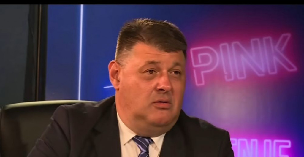 Prvu suprugu nikad nije pokazao u javnosti: Ko je žena Predraga Sarape?