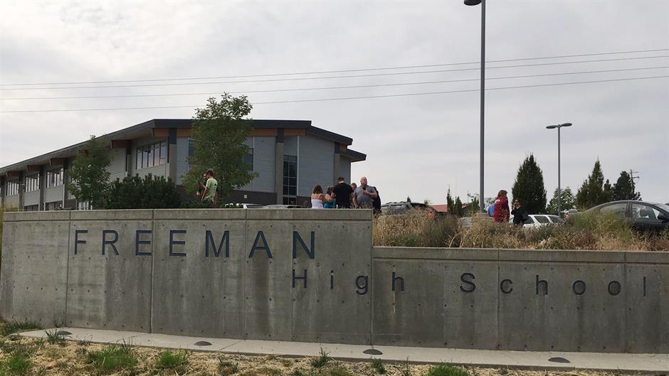 Pucnjava u srednjoj školi, najmanje jedna osoba poginula