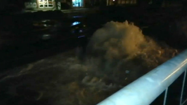 Pukla vodovodna cev, poplava u centru Beograda