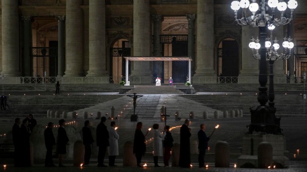 Put Krsta na Veliki petak u pustom Vatikanu