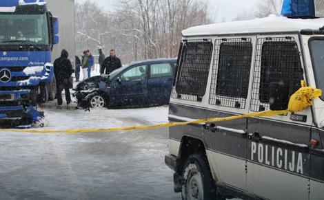Put Tuzla-Doboj: Četiri osobe povređene u sudaru kamiona i automobila