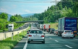 
					Putevi Srbije: Dva sata čekanje na prelazu Kotroman sa BiH i na Gostunu sa Crnom Gorom 
					
									