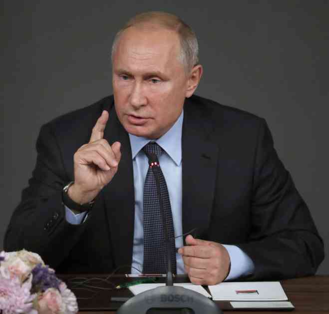Putin: Rusija će nastaviti da jača vojsku