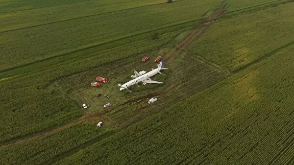 Putin dodelio zvanje „Heroj Rusije“ pilotima koji su prizemljili putnički avion bez točkova u kukuruzno polje