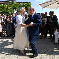 Putin i na svadbi mora da radi: Objavljene prve fotografije sa venčanja u Austriji (FOTO)