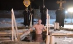 Putin i ove godine na Bogojavljenje zaronio u ledenu vodu