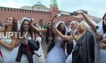 Putin mladoženja u društvu lepih nevesta (VIDEO)
