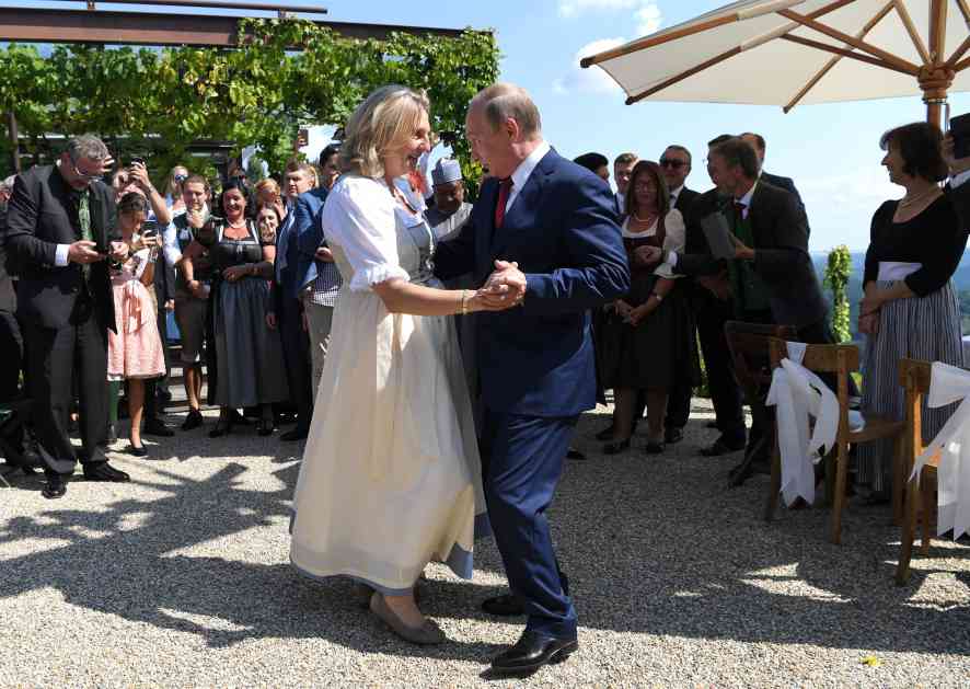 Putin na svadbi austrijske ministarke, zaplesao s mladom