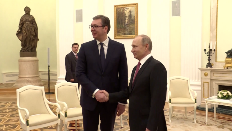 Putin odlikovao Vučića pred posetu Beogradu