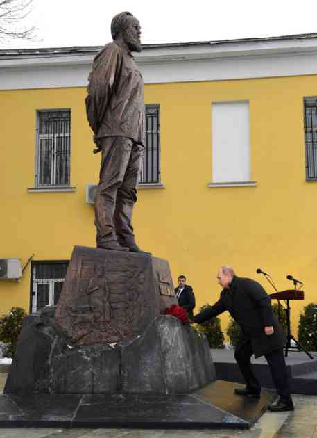 Putin otkrio spomenik Solženjicinu