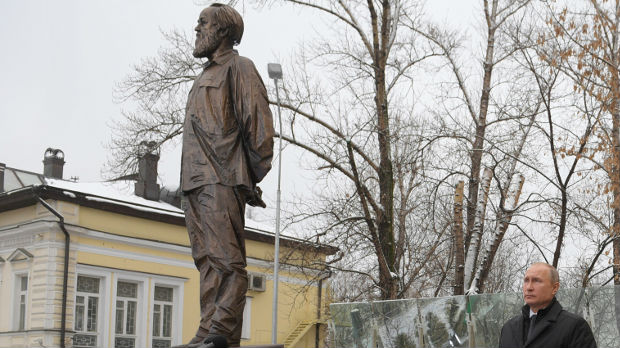Putin otkrio spomenik Solženjicinu