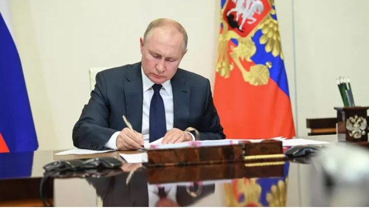 Putin potpisao paket zakona o zabrani LGBT propagande