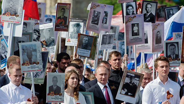 Putin pozvao Vučića da učestvuje u šetnji „Besmrtni puk“