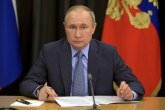 Putin uputio čestitke: Da pažljivo negujemo sećanja