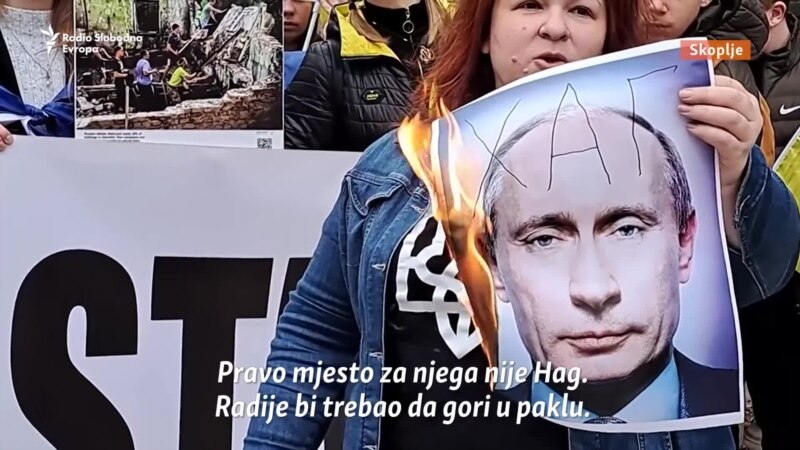Putinov portret spaljen ispred ruske ambasade u Skoplju