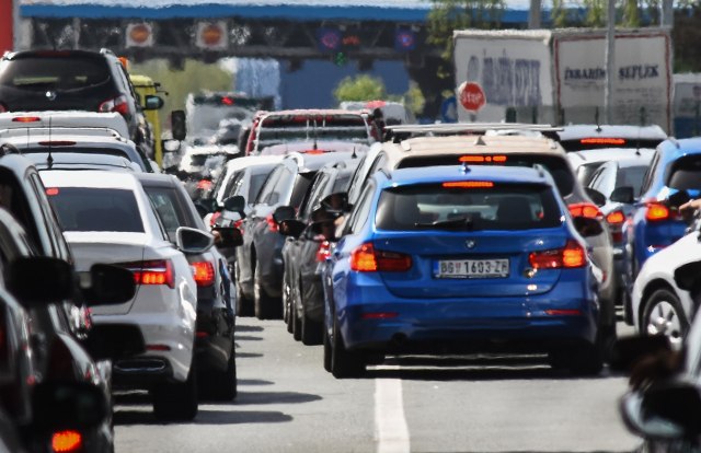 Putnička vozila na graničnim prelazima čekaju do 60 minuta - osim na Špiljanima