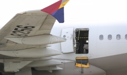 Putnik otvorio vrata putničkog aviona u letu, letelica bezbedno sletela na južnokorejski aerodrom