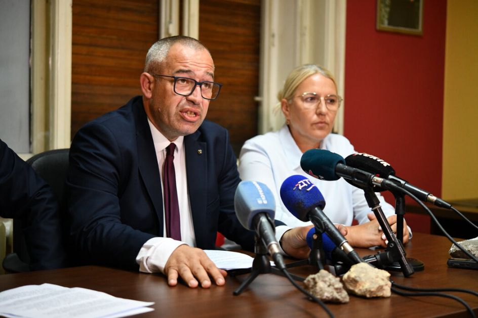 Puzić: Prostorije Pokreta socijalista napadnute jer vodimo politiku koja je zasnovana na rodoljublju