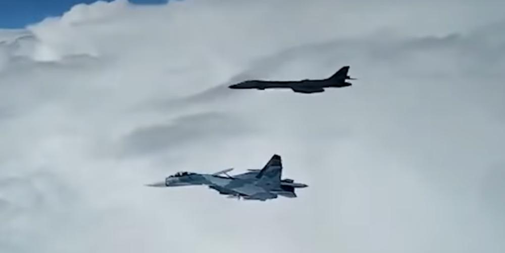 RADAR SU OTKRILI DVE METE KAKO IDU KA GRANICI RUSIJE: Dva Su-27 su poletela u susret američkim strateškim bombarderima B-1B