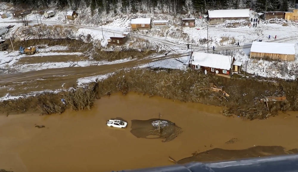RADNICI SELI DA ODMORE, PA NESTALI: Snimci iz vazduha pokazuju razmere katastrofe posle pucanja brane u ruskom rudniku (VIDEO)
