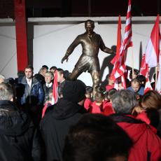 RAJKO MITIĆ STAO U RED SA VELIKANIMA: Ovi vrhunski fudbaleri su dobili spomenik (FOTO)