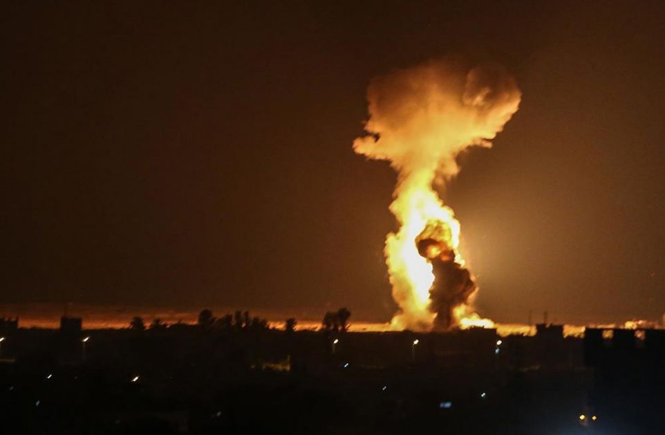 RAT U GAZI: Izrael tenkovima i avionima napao ciljeve Hamasa posle požara izazvanih zapaljivim balonima!
