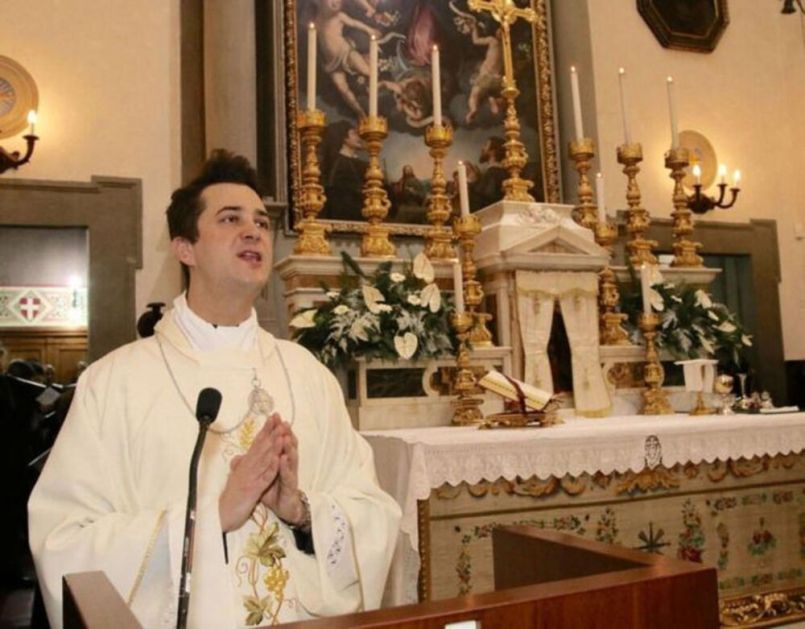 RAZVRAT, BLUD I BAHANALIJE: Italijanski sveštenik ukrao hiljade evra od Crkve da bi kupovao drogu i organizovao gej se*s žurke