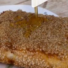 RECEPT LETA - Ako niste probali POHOVANU GRČKU FETU sa medom i susamom, pravo je vreme