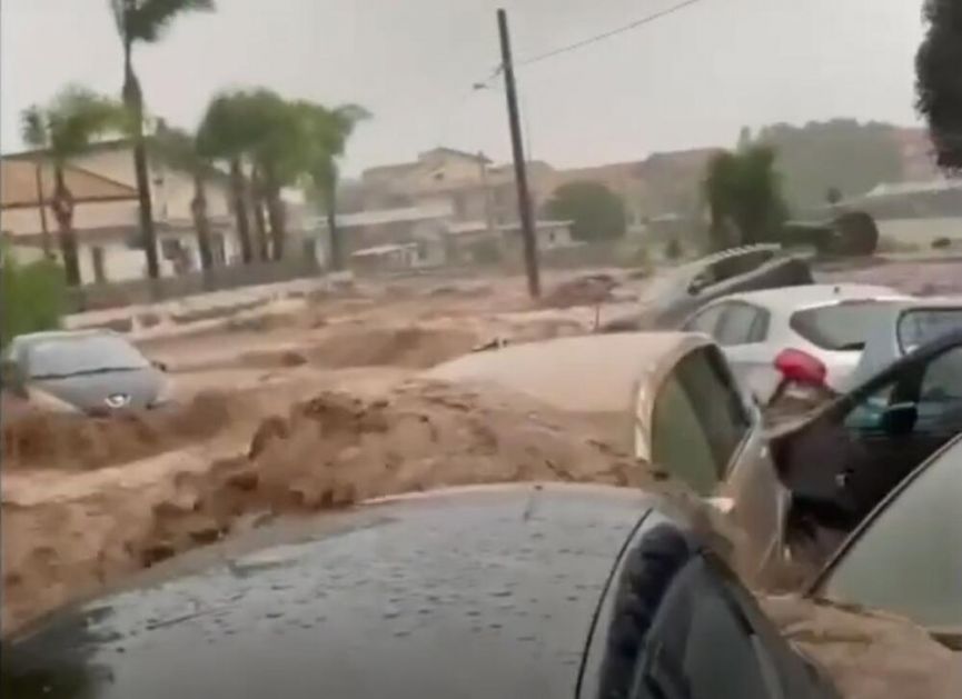 REDAK MEDITERANSKI URAGAN POGODIO SICILIJU: Telo muškarca nađeno, za ženom se još traga! Mediken doneo poplave i klizišta! VIDEO