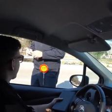 REPUBLIKA SRPSKA, ROĐO! Saobraćajac zaustavio RUSA, a on rekao nešto zbog čega je UBRZO ZAŽALIO (VIDEO)