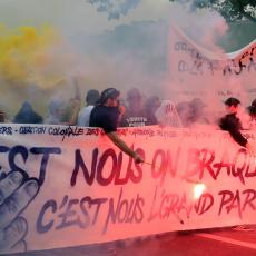 REVOLT i BES na ulicama Pariza - Vođa sindikata PORUČUJE Makronu: Predsedniče, pogledaj kroz prozor! (FOTO)
