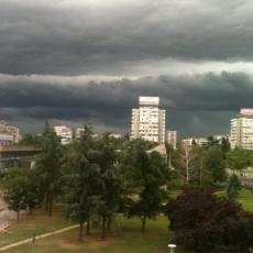 RHMZ izdao HITNO UPOZORENJE: Gradonosni oblaci se šire Srbijom, EVO GDE ĆE UDARITI U NAREDNIH 45 MINUTA!