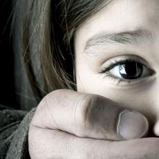 RODITELJI, BUDITE OPREZNI: Žena pokušala da kidnapuje devojčicu, mamila je slatkišima