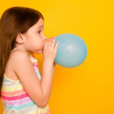 RODITELJI OVO MORAJU DA ZNAJU: Baloni sa HELIJUMOM mogu biti opasni po ŽIVOT vašeg deteta