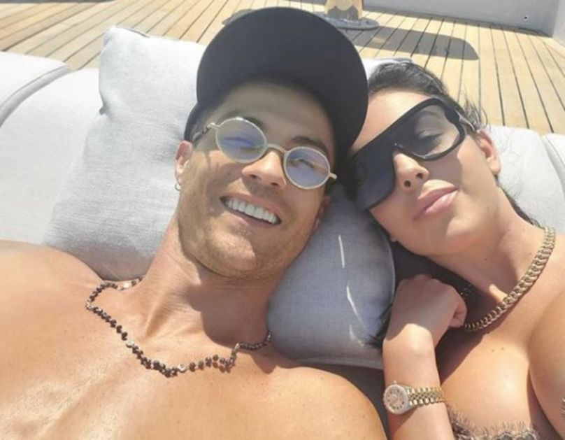 RONALDO PROBIJA SVE BARIJERE, NJEGOVA FOTKA IZ KREVETA RUŠI SVE REKORDE: Ni vatrena Arijana Grande mu NIŠTA NE MOŽE!