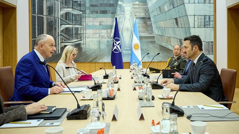 RT: Argentina traži da postane partner NATO-a