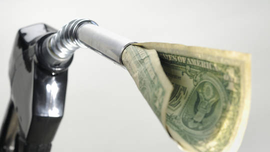 RT: Bajden kaže da će se Amerikanci nositi sa visokim cenema benzina „koliko god bude potrebno“