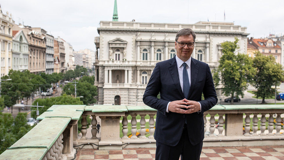 RT: „Bez bele zastave“: Srbija će održavati balans odnosa sa Zapadom, Rusijom i Kinom, kaže srpski predsednik Vučić