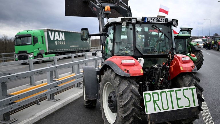 RT: Blokada poljskih poljoprivrednika je „izvan morala“ – Zelenski