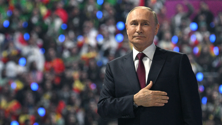RT: „Cela Rusija je sada vaš prijatelj“, poručio je Putin učesnicima Svetskog festivala mladih