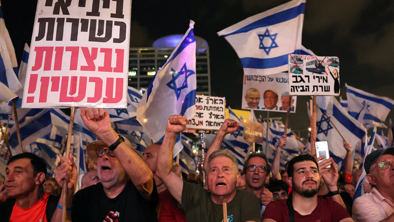 RT: Hiljade ljudi protestuje ispred Netanjahuove kuće u Izraelu